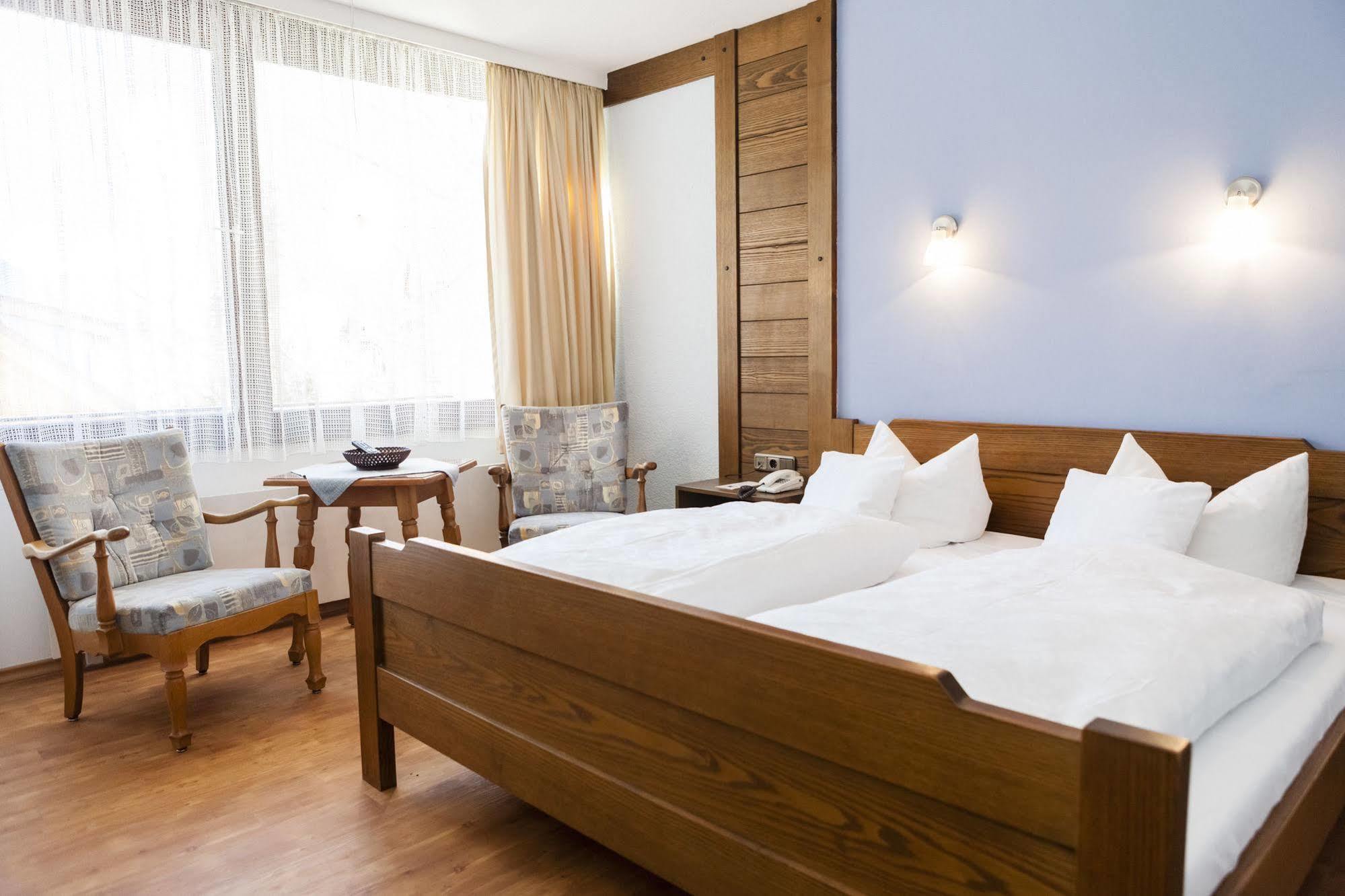 Hotel Jakob ฟุสเซ่น ภายนอก รูปภาพ
